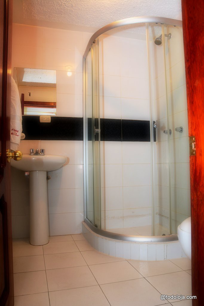 Hotel Paris Loja Bathroom