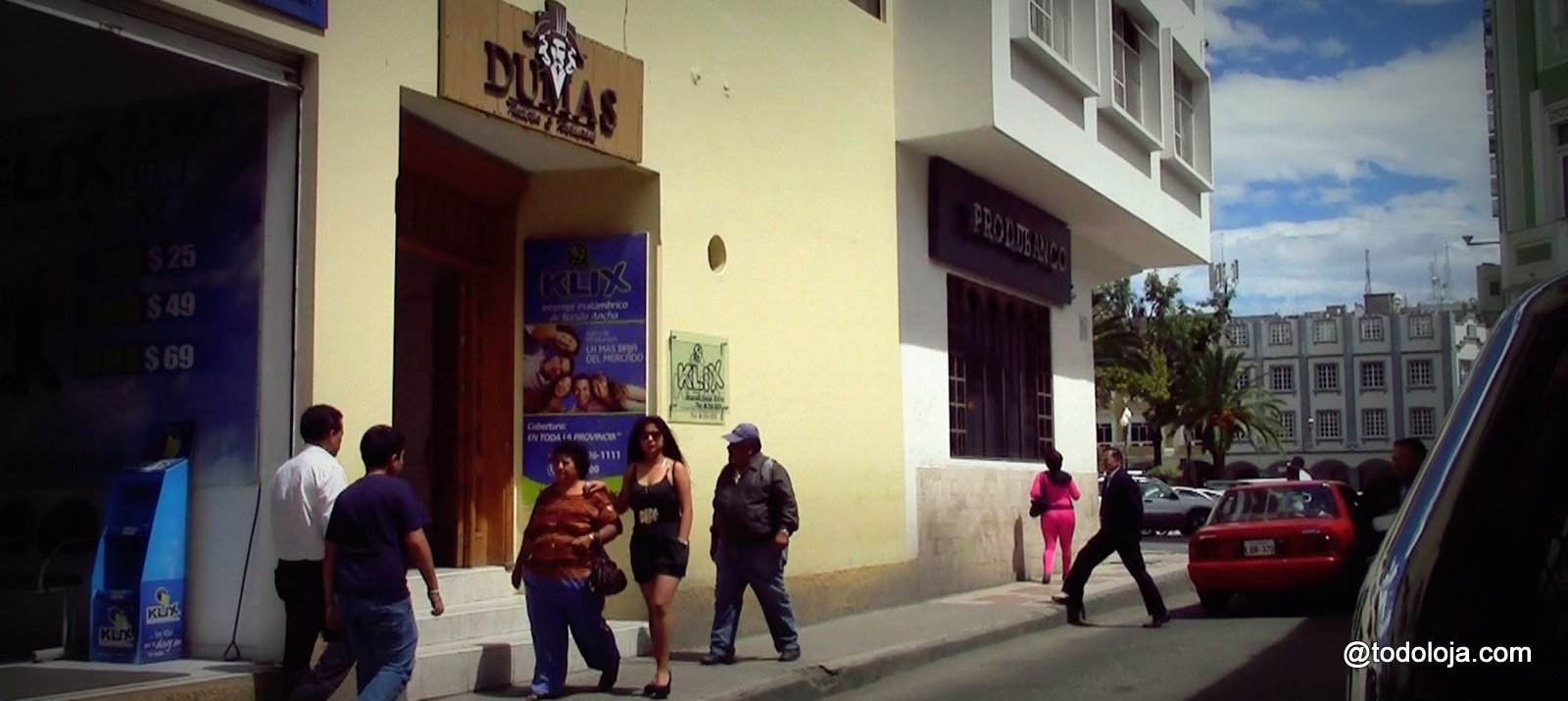 Dumas is conveniently located only a few steps from Loja central square